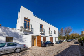 Casa Xanadu Carmona - Stylish villa with rooftop terrace and stunning views of Parador, Carmona